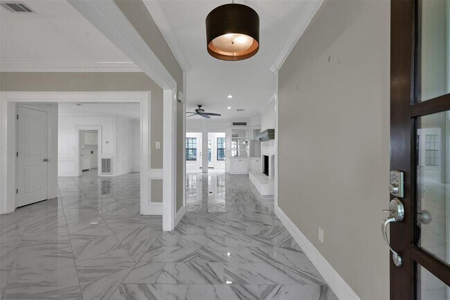 Building Photo - 580 Melmont St