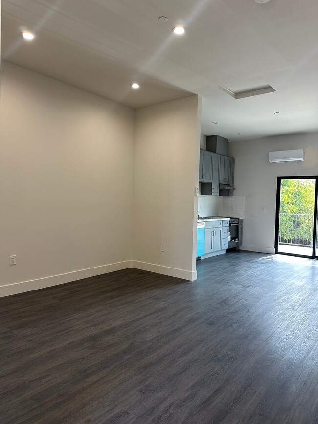Photo - 1702 S Hoover St Apartment