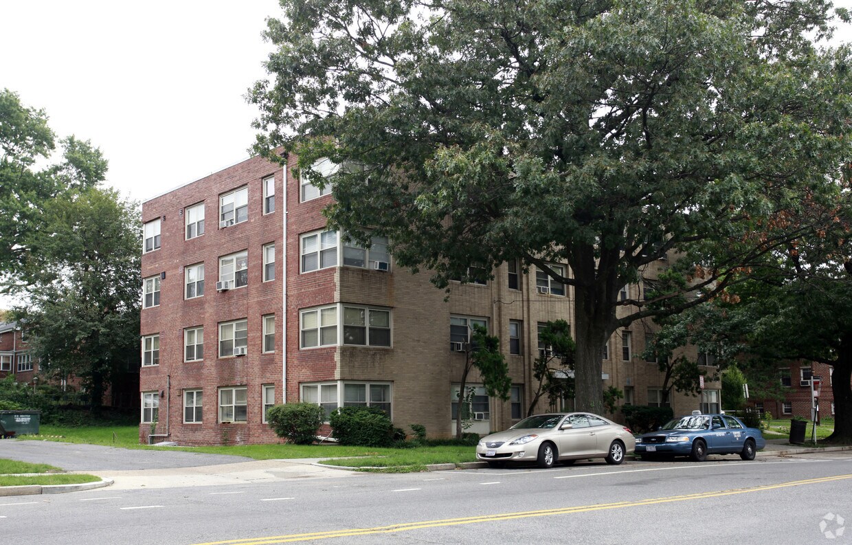 Building Photo - Winchester Plaza