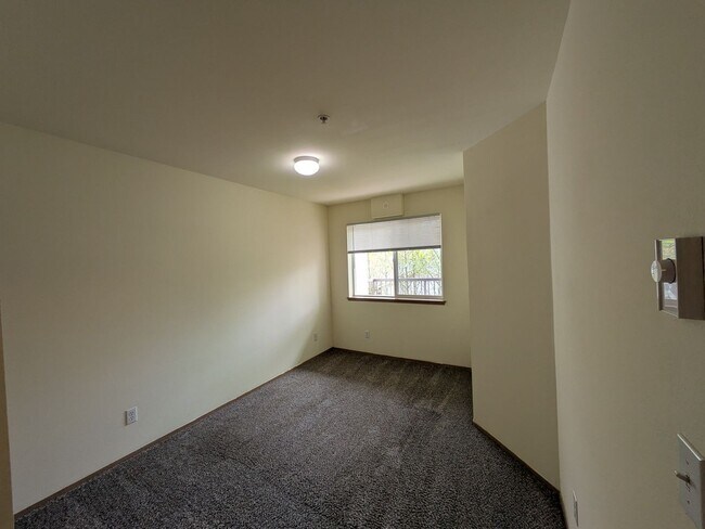Building Photo - Your Home is Waiting!