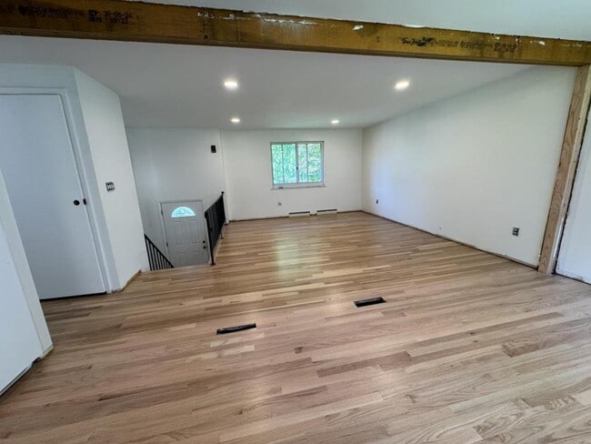 Photo - 111 Treeview Dr House