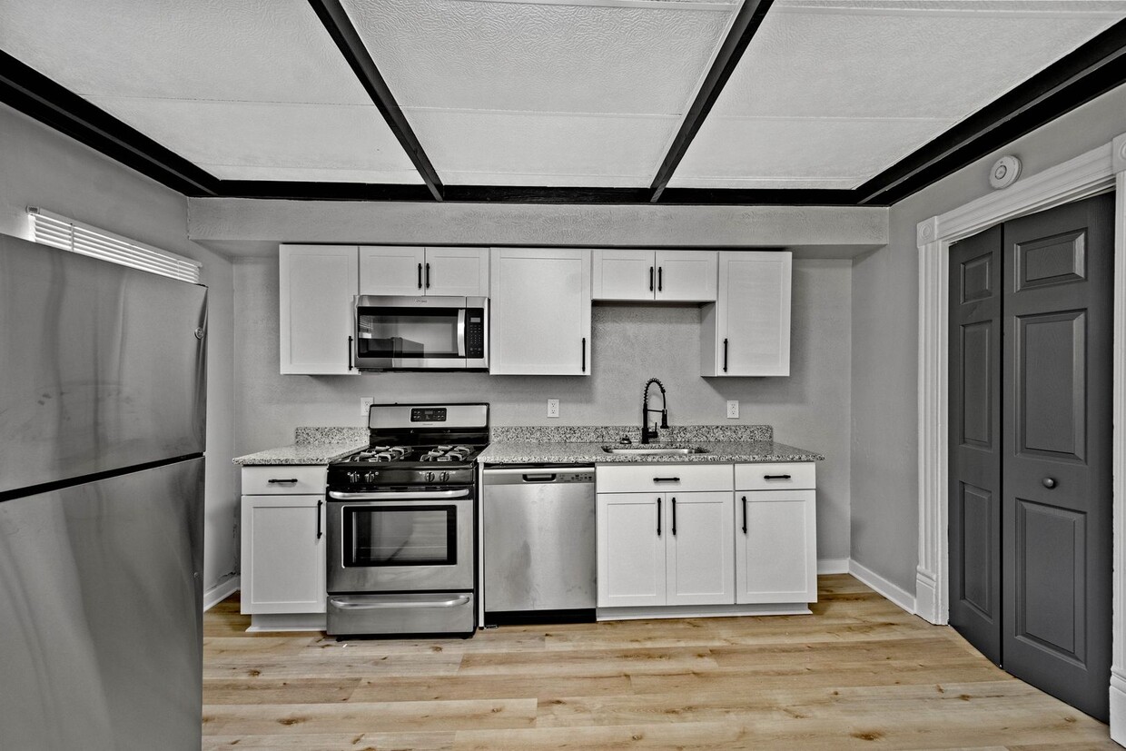 Primary Photo - Gorgeous 4 bedroom home in Pittsburgh avai...