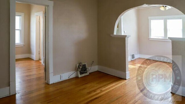Foto del edificio - Comfortable 1 Bedroom/1 Bathroom/Aksarben-Elmwood Park
