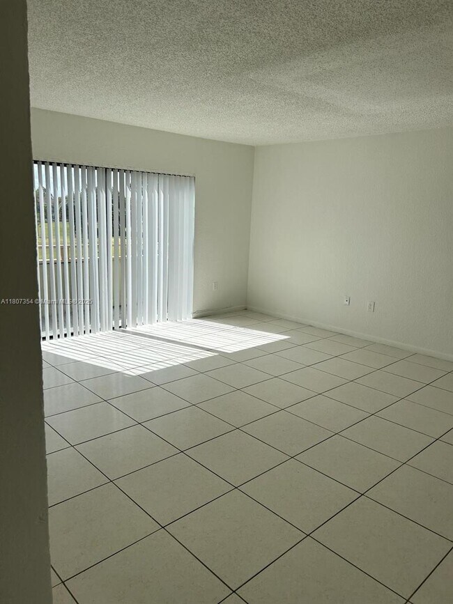 Foto del edificio - 17500 NW 68th Ave