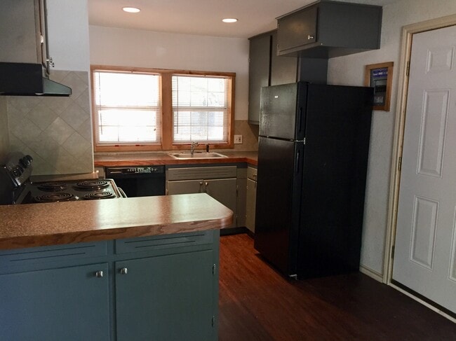 Building Photo - 688 Martindale Rd