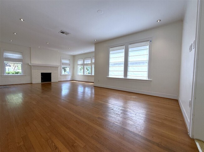 Foto del edificio - 2312 Quenby St