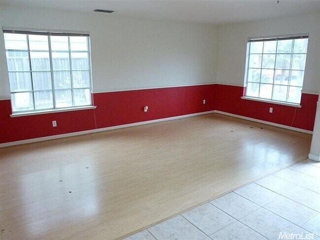 Foto del edificio - 235 Brushwood Pl