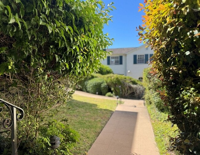 Building Photo - This is a Berkeley Lifestyle. | 3BR | 1.5BA | 1,450 SF | Just Steps from Campus