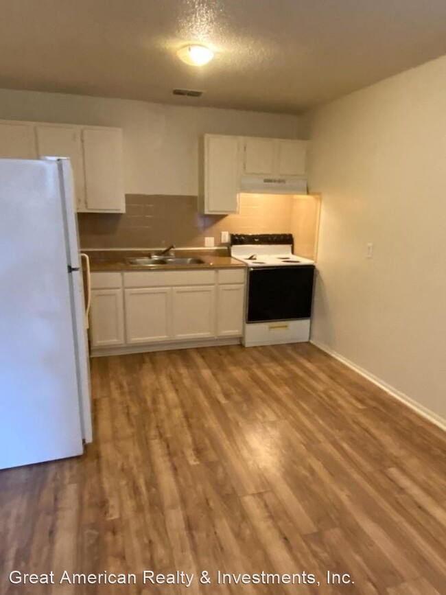 Building Photo - 2 br, 1 bath House - 27024 Roper Rd.