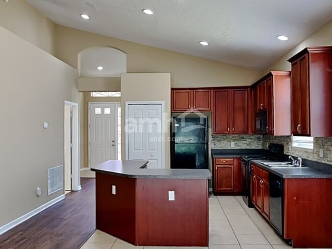 Foto del edificio - 1714 Cedar Lake Dr