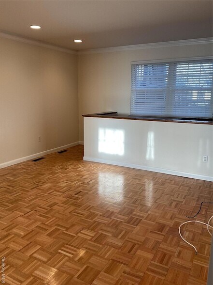 Building Photo - 430 Somerset Dr