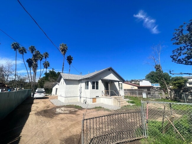 Building Photo - FULLY REMODELED 3BR/2BA HOME in Spring Valley