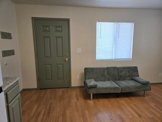 Sala de estar - 909 1/2 N 7th St