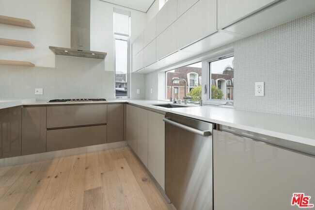 Foto del edificio - 11962 Gorham Ave