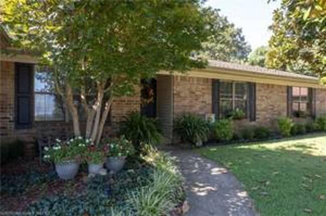 Foto del edificio - 306 Elfen Glen St