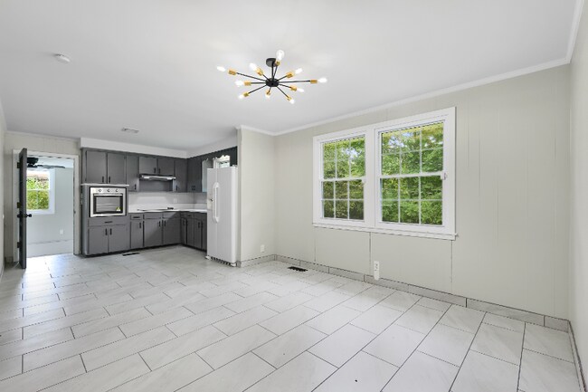 Foto del edificio - 1347 Gibson Dr
