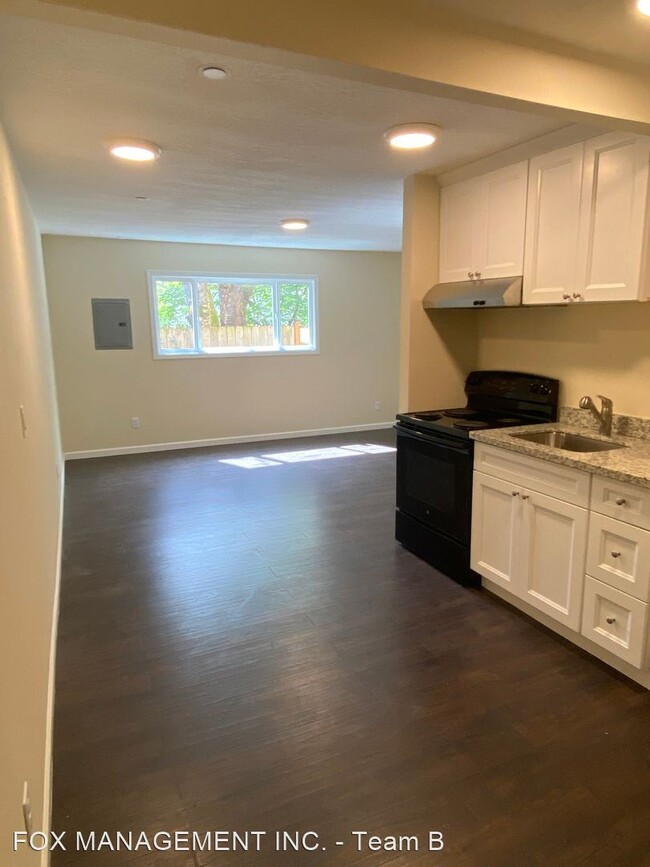 Foto del edificio - 4125-4149 NE 82nd Ave