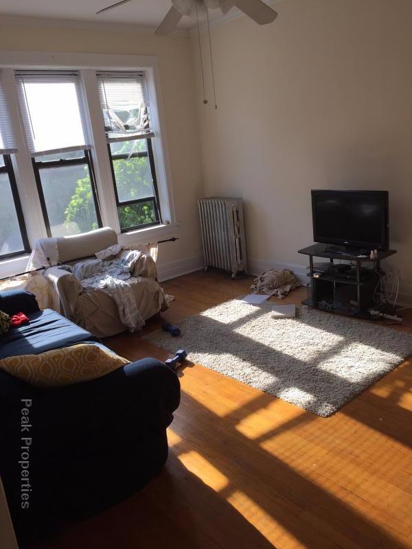 Foto principal - 3169 N Pine Grove Ave