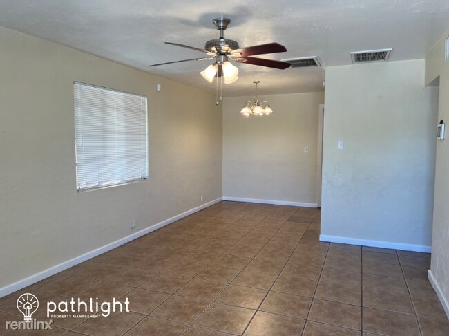 Foto del edificio - 3 br, 1 bath House - 4766 E Winsett Street...