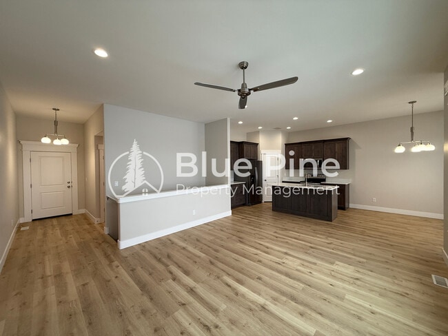 Building Photo - 4335 N Dudley Ave