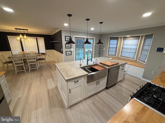 Foto del edificio - 75 Karen Ln