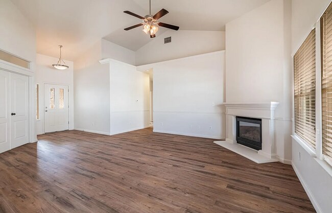 Foto del edificio - Immaculate Clovis Home! Stylish Updates + Prime Location!