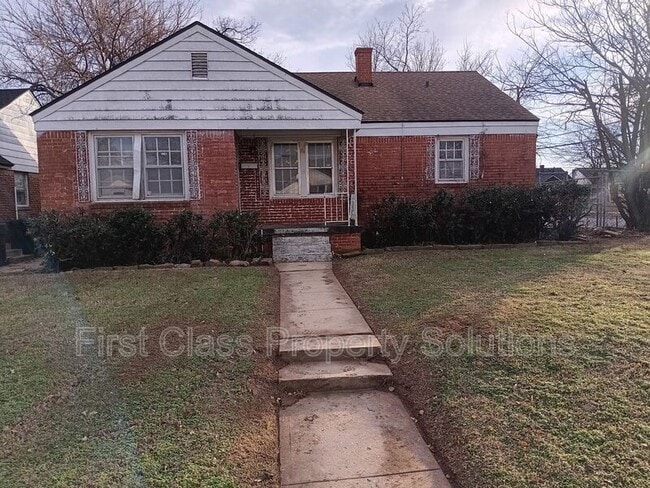 Photo - 2200 Hardin Dr House