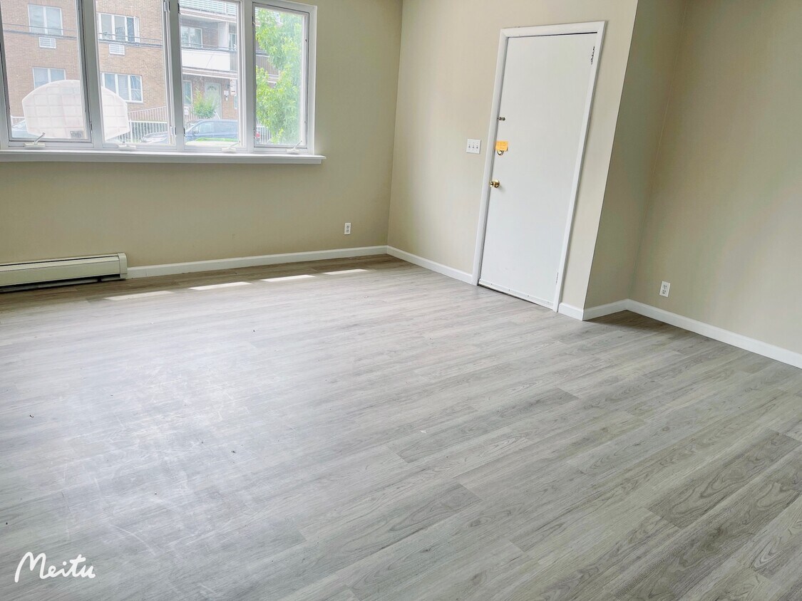 Primary Photo - 1323 Ave Y