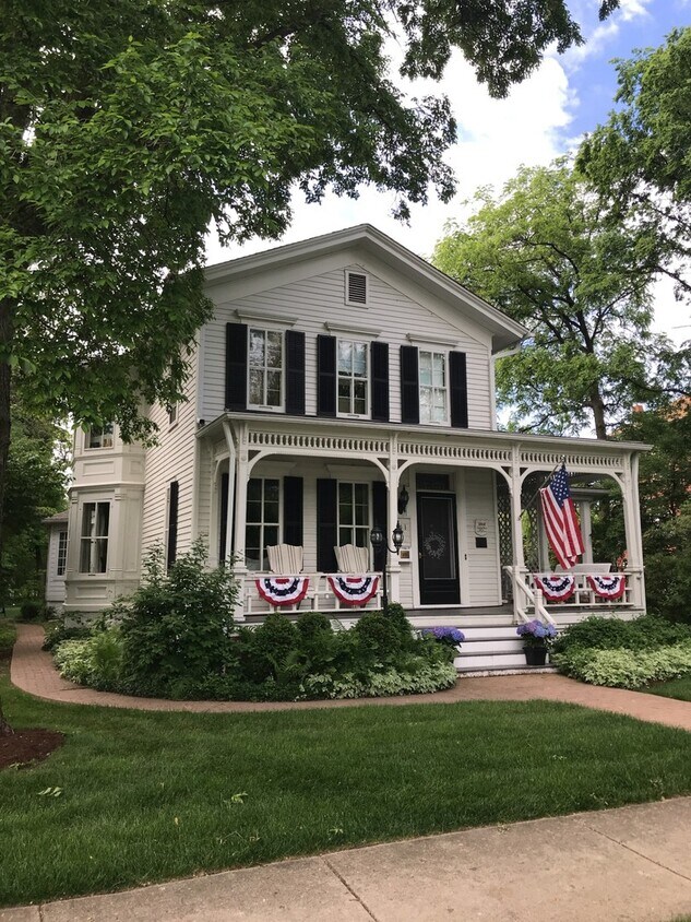 Foto principal - 241 W Maple St