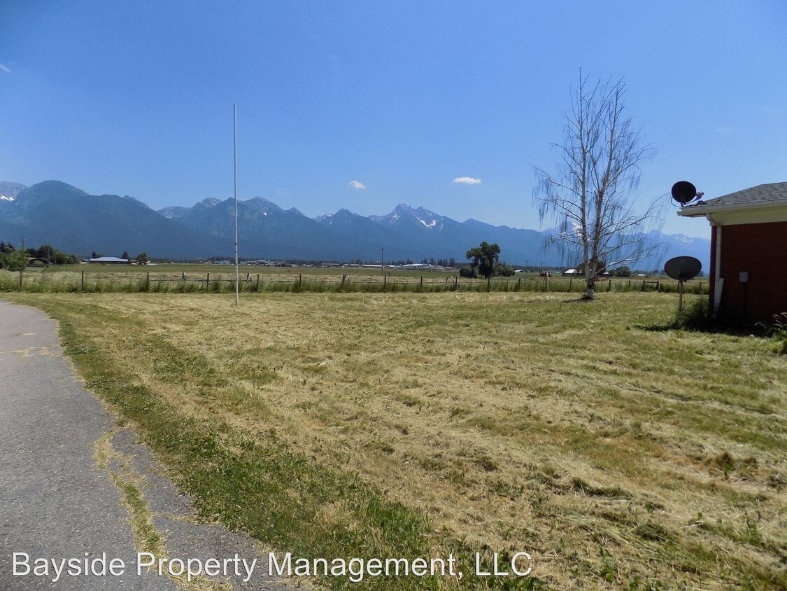 Building Photo - 805 6th Ave SW