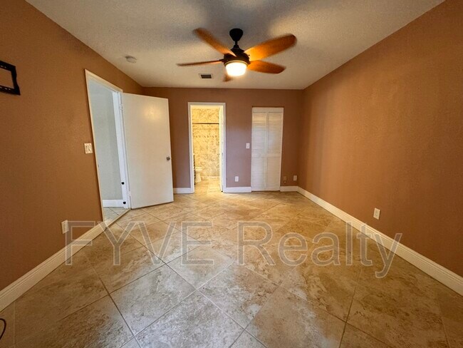 Building Photo - 3604 NW 95th Terrace