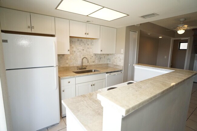 Foto del edificio - 4330 Lilac St