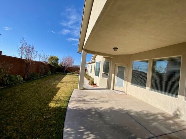 Foto del edificio - SPACIOUS HOME FOR RENT!