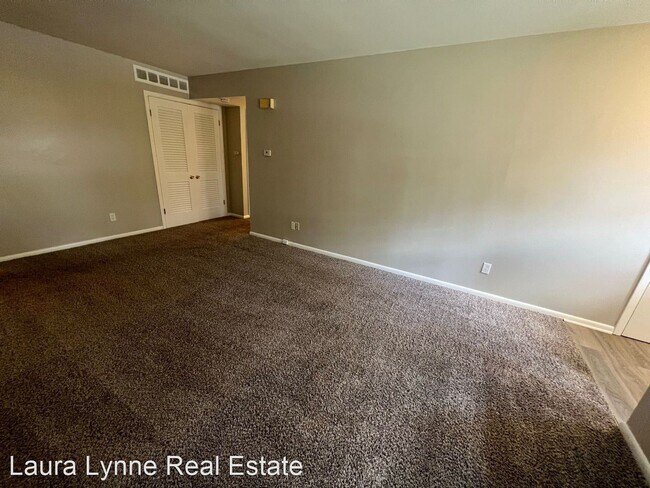 Building Photo - 2 br, 1 bath House - 5618 N Strathbury Ave