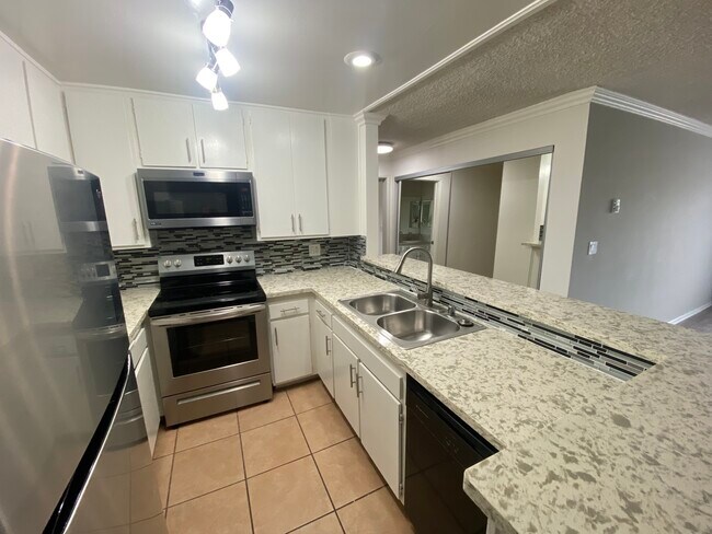 Foto del edificio - Chateau Garnet Apartments