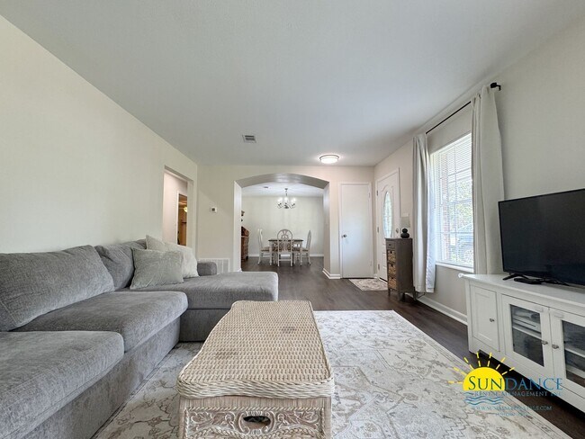 Foto del edificio - Updated 3-Bedroom Home in desirable Kenwoo...