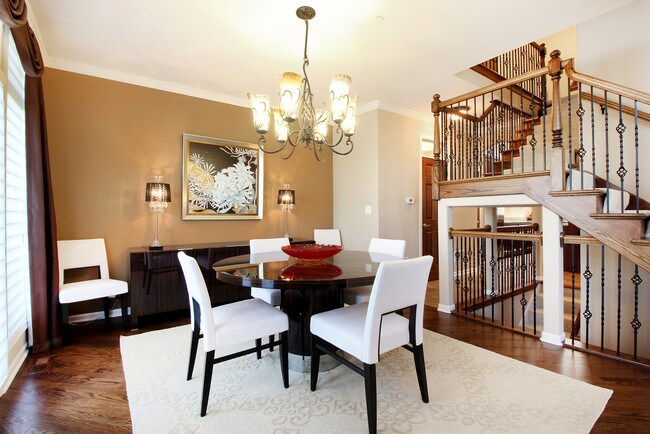 Building Photo - 1406 Rue Paris Pl