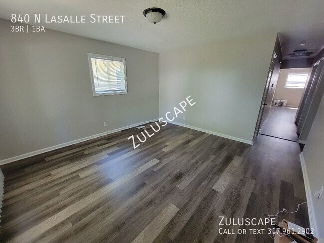 Building Photo - 840 N. Lasalle / Completely renovated 3 be...