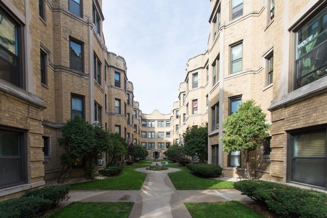 Foto principal - 4048 N Sheridan Rd
