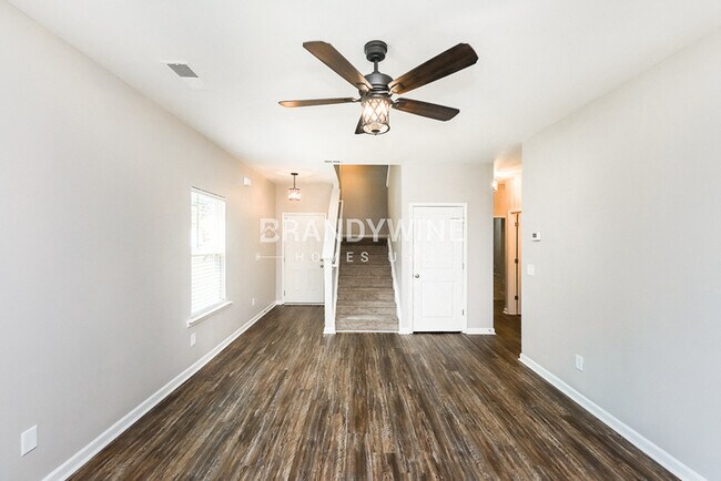 Building Photo - 3332 Lowland Dr