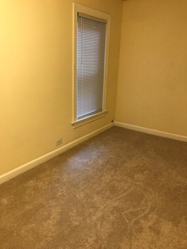 Bedroom - 468 N Aberdeen St