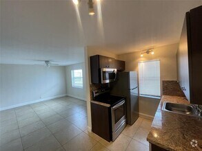 Building Photo - 607 NE 29th Dr