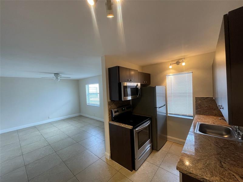 Foto principal - 607 NE 29th Dr