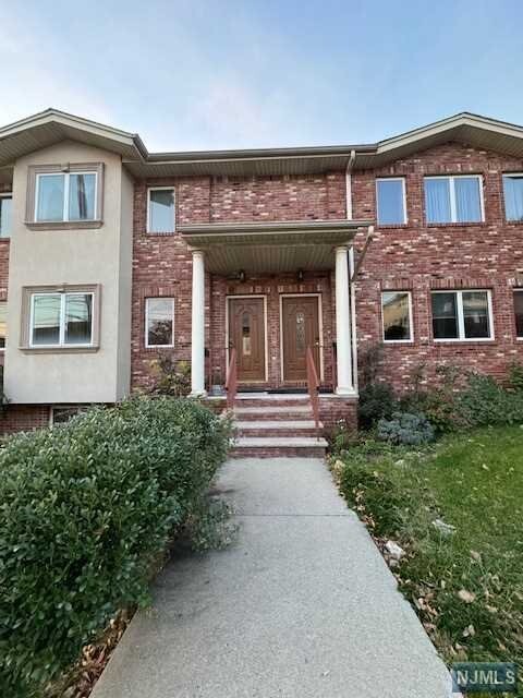 Primary Photo - 231 E Homestead Ave