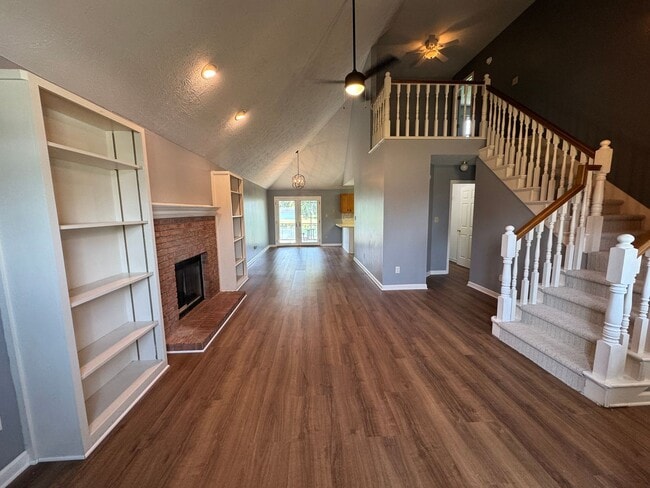 Building Photo - 1049 Mustang Ct