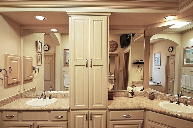 Foto del edificio - 3810 Rose Grove Ln