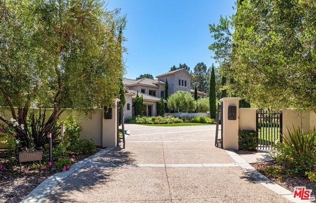 Foto del edificio - 1209 Via Aracena