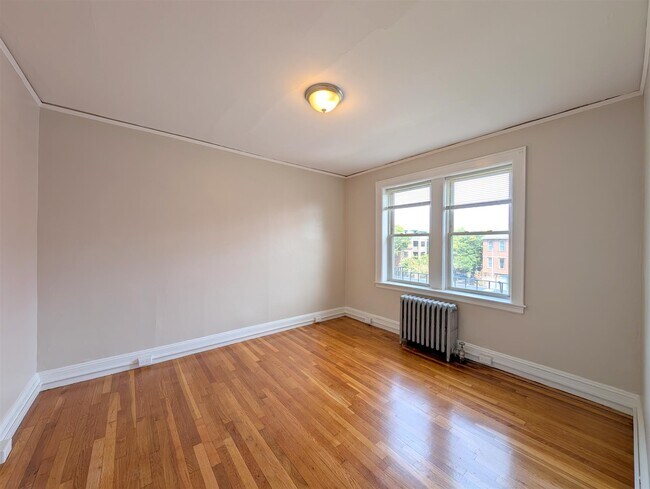 Foto del edificio - 8 Cogswell Ave