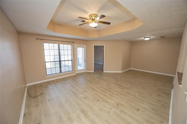 Foto del edificio - 510 Hollow Wood Rd