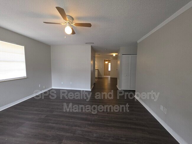 Foto del edificio - 843 Grove Ave